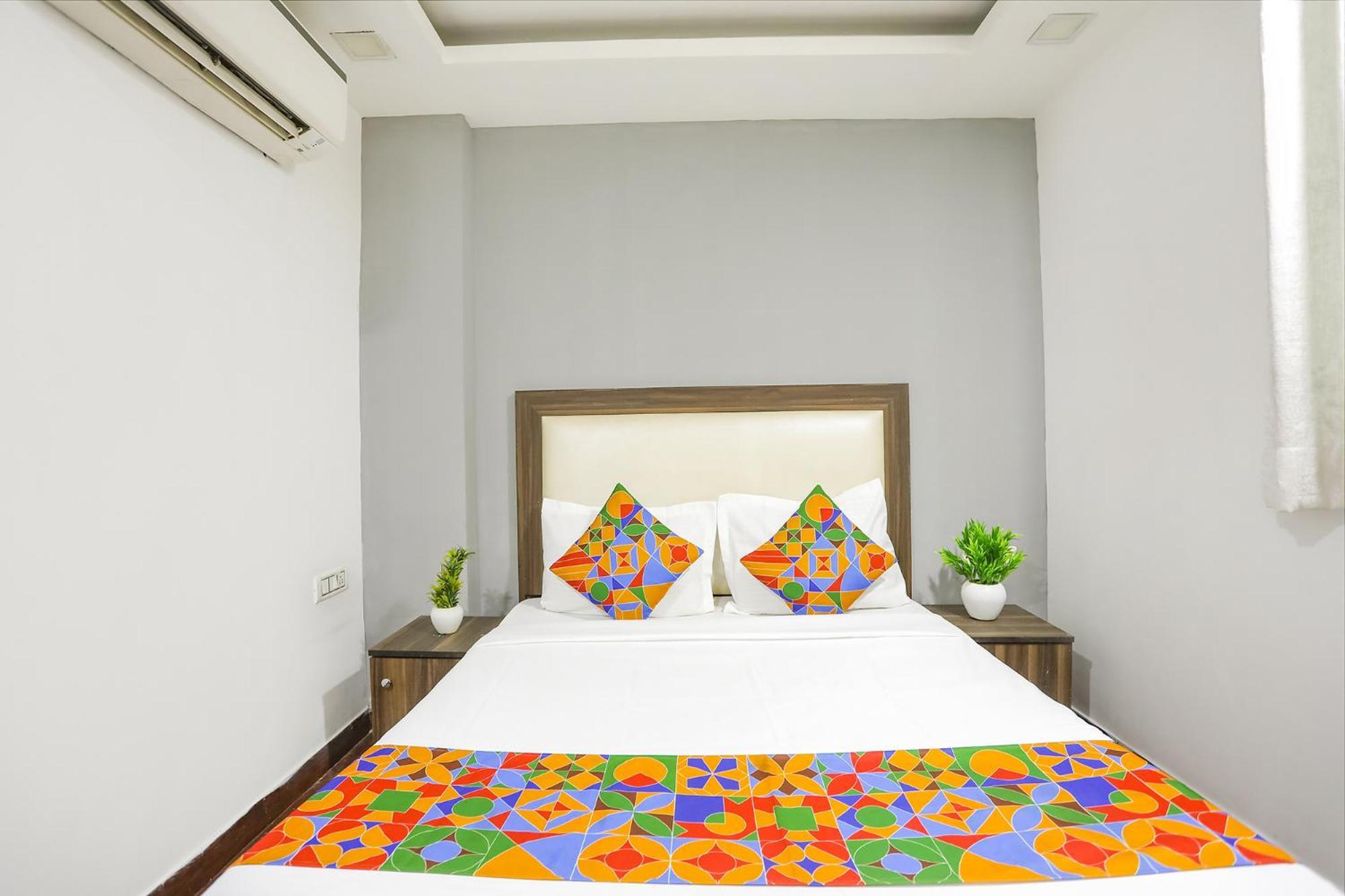 Fabexpress The Arrow Hotel New Delhi Bagian luar foto