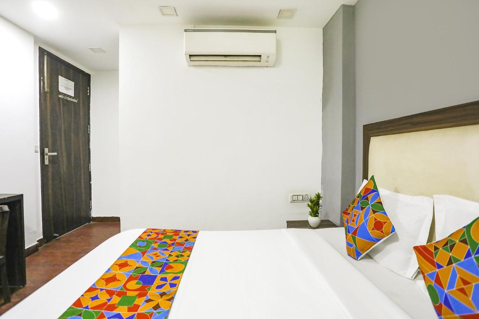 Fabexpress The Arrow Hotel New Delhi Bagian luar foto