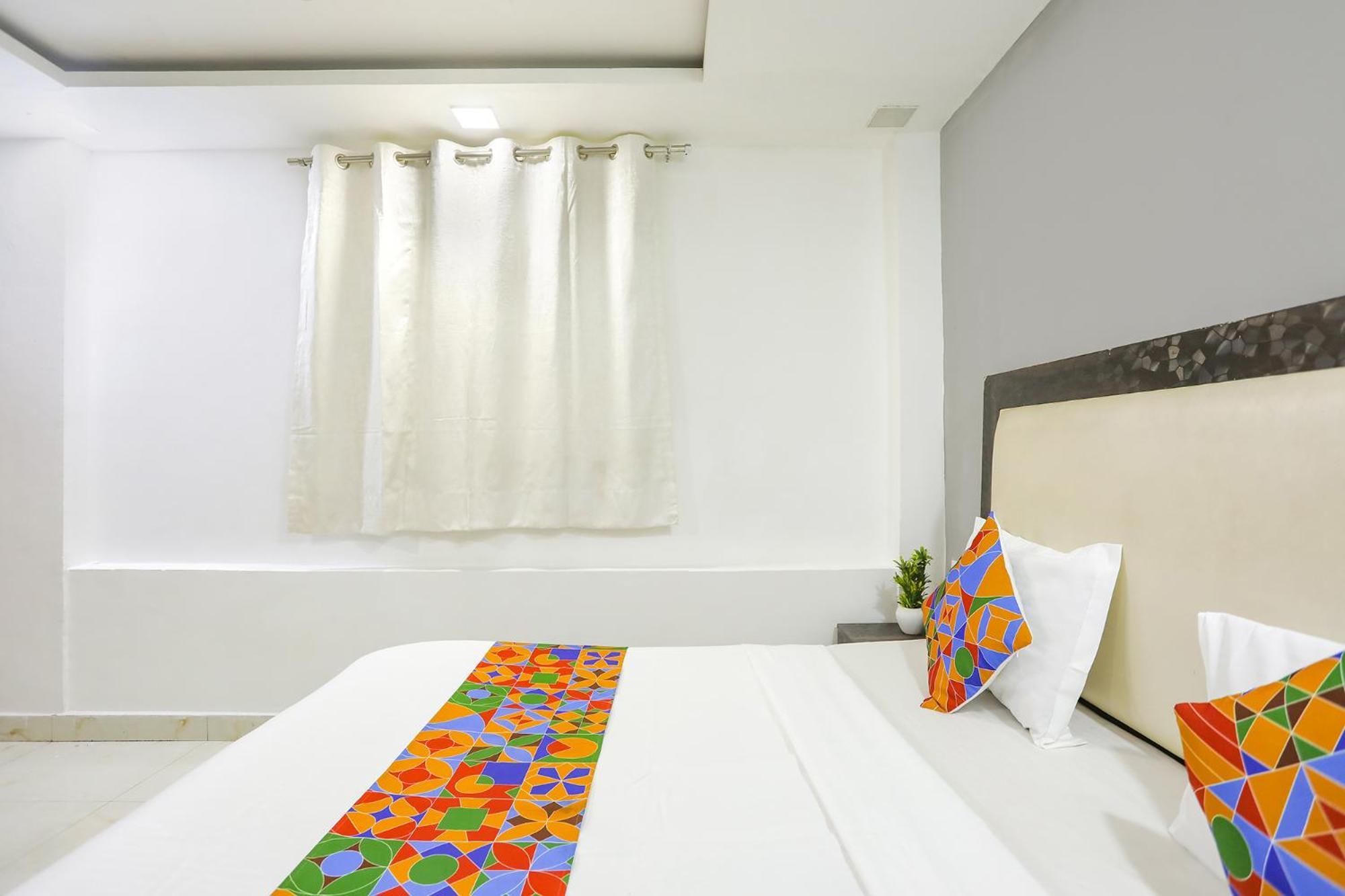 Fabexpress The Arrow Hotel New Delhi Bagian luar foto