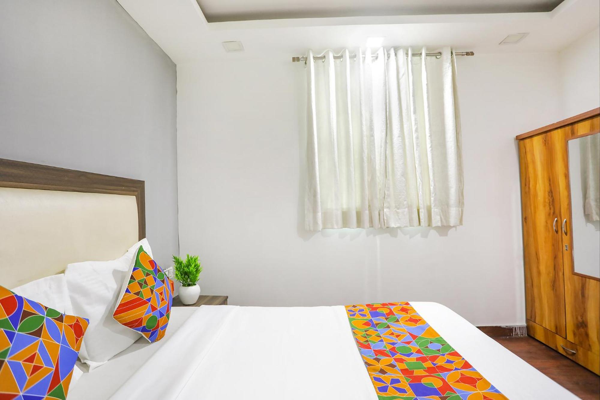 Fabexpress The Arrow Hotel New Delhi Bagian luar foto