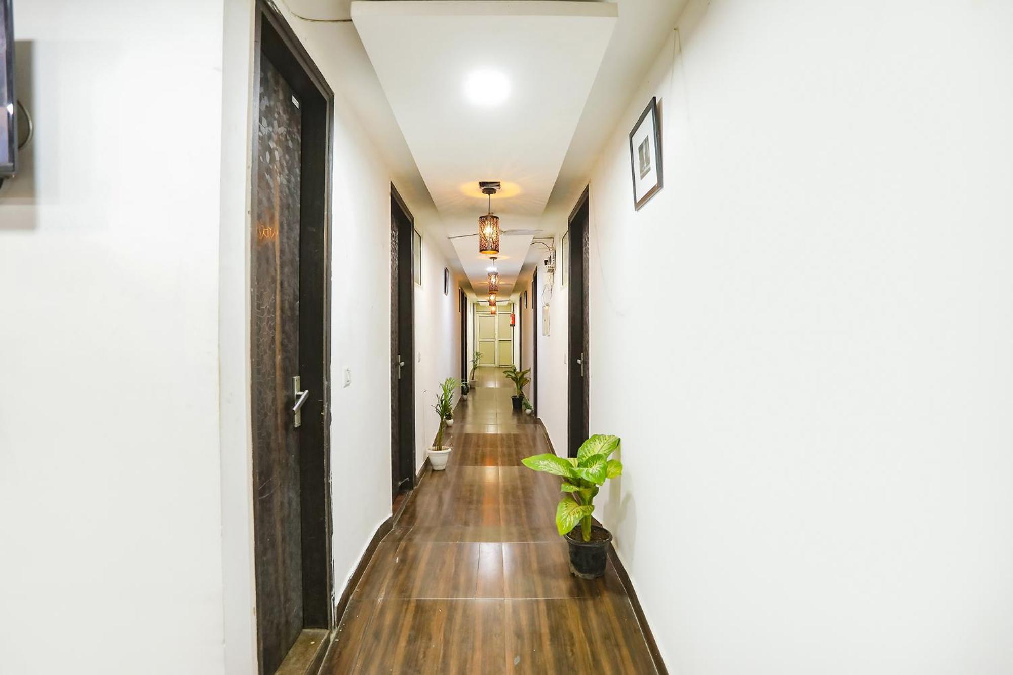 Fabexpress The Arrow Hotel New Delhi Bagian luar foto