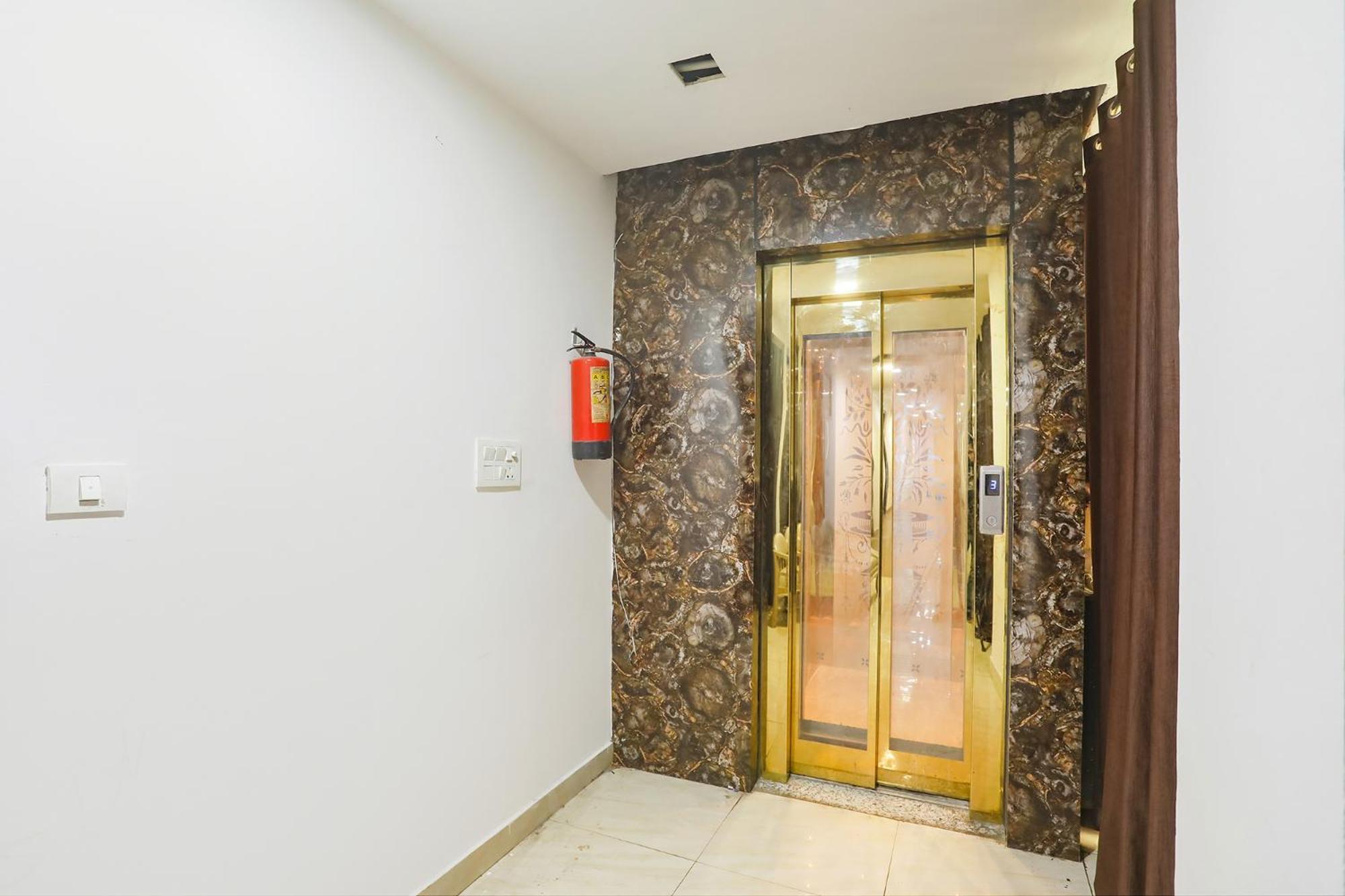 Fabexpress The Arrow Hotel New Delhi Bagian luar foto