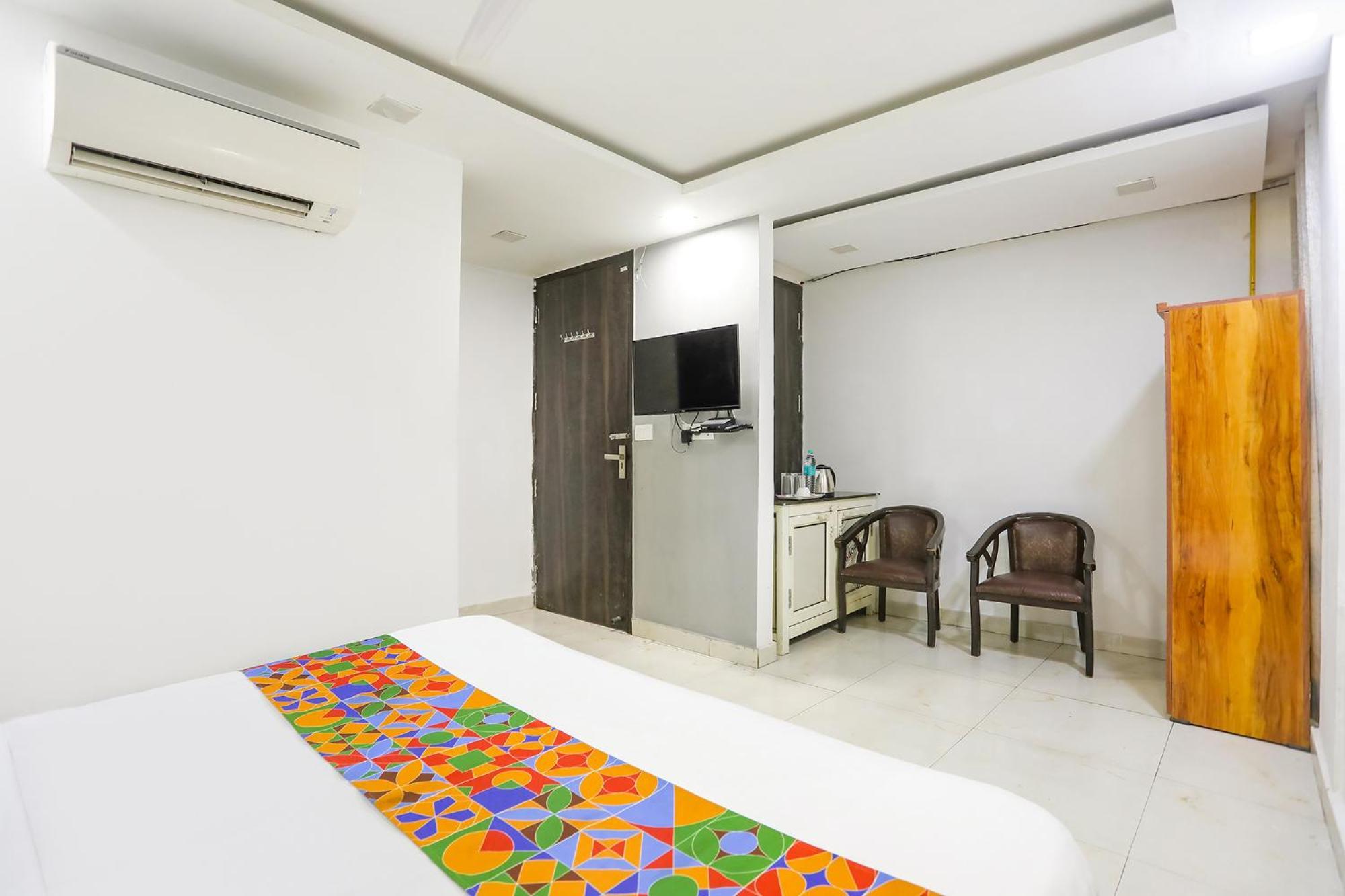 Fabexpress The Arrow Hotel New Delhi Bagian luar foto