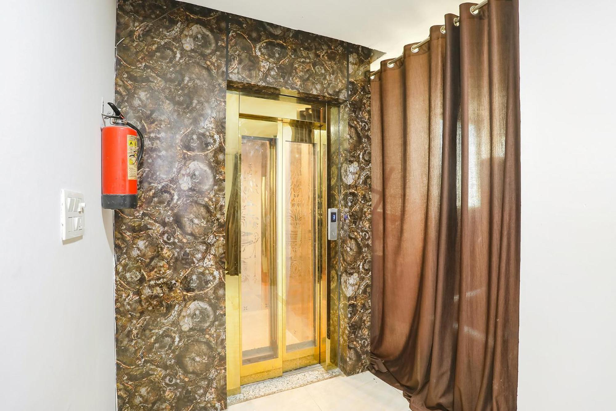Fabexpress The Arrow Hotel New Delhi Bagian luar foto